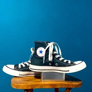 Converse all star chuck taylor original black & white high top lace up sneakers